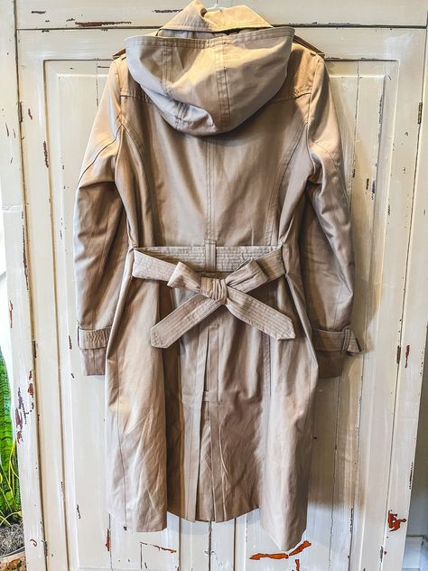 How To Tie Trench Coat Belt Bow, Tie Trench Coat Belt, Trench Coat Belt, Coat Belt, Spring Coat, Preppy Look, Style Inspiration Summer, Cute Bow, Colored Leather