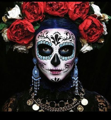 Day Of The Dead Make Up, Sugarskulls Makeup, Dia De Los Muertos Makeup For Women, Catrina Face Paint, Dia De Los Muertos Costumes For Women, La Catrina Art, Mexican Sugar Skull Art Beautiful, Day Of Dead Costume, Catrina Costume