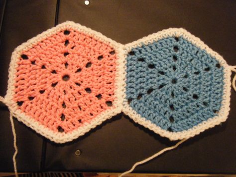 I've only made one granny square blanket before, and it was one of my first crochet projects years ago. I didn't particularly like the slip stitch method it used to join the squares because it crea... How To Crochet Hexagons Together, How To Join Crochet Hexagons, Joining Crochet Hexagons Together, Hexagon Granny Square Blanket, Joining Crochet, Crochet Hexagons, Crochet Hexagon Blanket, Hexagon Crochet Pattern, Squares Design