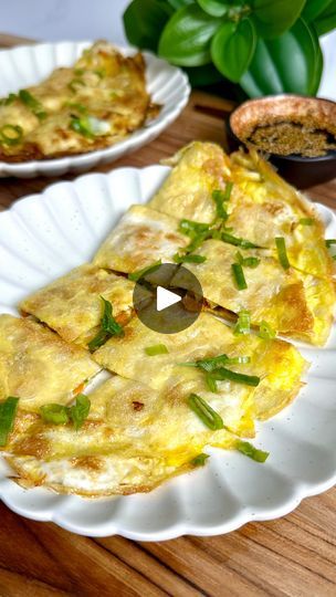 Rice Paper Pancakes, Rice Paper Egg, Crispy Rice Paper, Egg Pancakes, Rice Paper Recipes, Egg Pancake, Vegetable Pancakes, Shredded Cabbage, Shredded Carrots