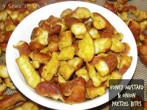 4 Sons 'R' Us: Honey Mustard & Onion Pretzel Bites Pretzel Nuggets Recipe, Onion Pretzels, Pretzel Nuggets, Honey Mustard Pretzels, Seasoned Pretzels, Cheap Snack, Homemade Barbecue, Homemade Honey Mustard, Pretzels Recipe