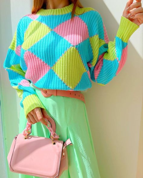 Haut Crochet, Neon Crochet, Neon Sweater, Tulle Skirts Outfit, Forever 21 Outfits, Crochet Sweater Design, Crochet Clothing And Accessories, Rainbow Fashion, Weather Wear