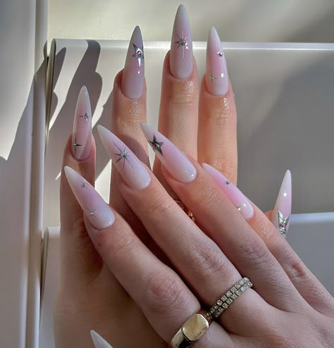 Simple Long Almond Nails, Classy Almond Nails, Acrylic Nails Stiletto, Punk Nails, Long Acrylic Nails Coffin, Bling Acrylic Nails, Nail Jewelry, Fire Nails, Dream Nails