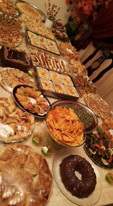 Vintage Photoshoot, Delicacy Food, Food Carving, Moroccan Food, Beautiful Weather, Chocolate Tea, Buffet Food, Food Goals, Food Platters