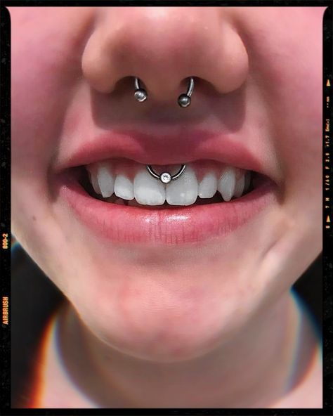 Septum Piercing and Smiley Piercing Septum And Smiley Piercing, Smiley Piercing Aesthetic, Smiley Piercing, Face Piercings, Cool Piercings, Airbrush App, Life Crisis, Fresh Outfits, Jewelry Accessories Ideas