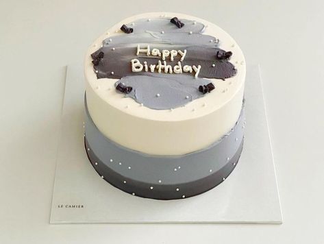 Hbd Cake Aesthetic, Cake Cowo, Kue Bento Cake Aesthetic, Kue Tart Aesthetic, Design Kue, Unique Birthday Cake Ideas For Men, Simple Birthday Cake For Men, Bento Cake Aesthetic, Kue Disney