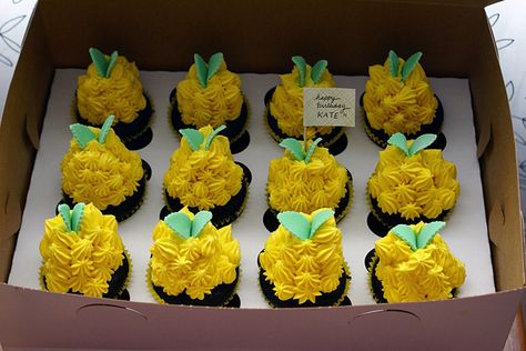 pineapple themed chocolate cupcakes! by { coco cake cupcakes }, via Flickr Coco Cake, Pineapple Birthday Party, Pineapple Cupcakes, Hawaiian Cake, Theme Cupcakes, Pineapple Theme, Pineapple Birthday, Unique Cupcakes, Luau Birthday Party