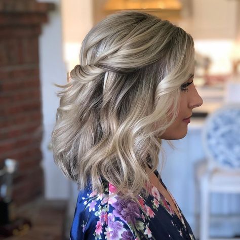 Short hairstyles can still rock a beautiful wedding hairstyle even with less hair. If you're getting married this year you might want a hairstyle that... Half Up And Down Hairstyles, Up And Down Hairstyles, Down Wedding Hairstyles, Half Up Half Down Wedding, Hair Half Up, Guest Hair, Mother Of The Bride Hair, Side Hairstyles, Short Curls