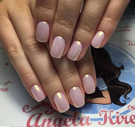 Pearly Neutral Nails, Pearl Manicure Ideas, Chrome Nails Toes, Nails Pearl Effect, Pearl Square Nails, Pearlized Nails, Pearl Colored Nails, Chrome Pearl Nails, Pearl Nail Ideas