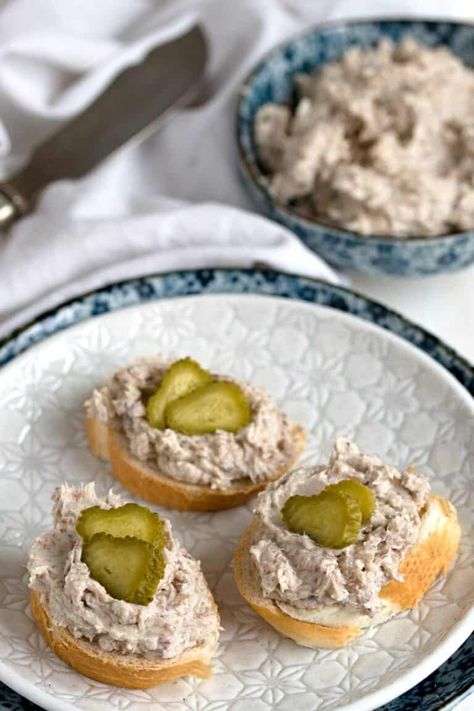 Sardine Spread Recipe – Czech Rybí pomazánka - Cook Like Czechs Sardine Recipes Canned, Canned Fish Recipes, Sardine Recipes, Czech Recipes, Spread Recipes, Cheese Spread, Fresh Bread, Appetizer Dips, Small Bites