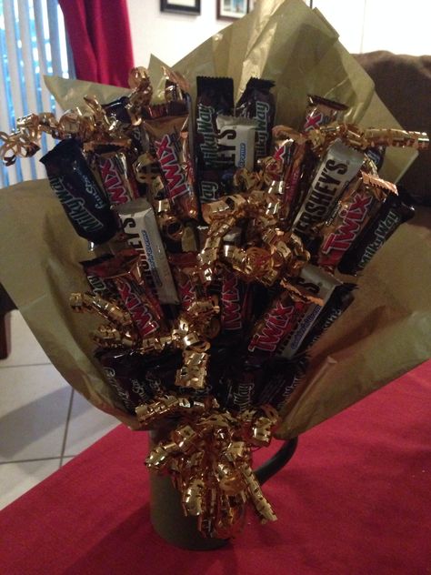 Candy Bouquet -Gold & Green - Milky Way, Twix, & Herseys Twix Candy, Southern Mom, Gifts Creative, Candy Bouquet, Candy Gifts, Mom Gifts, Milky Way, Creative Gifts, Gifts For Mom