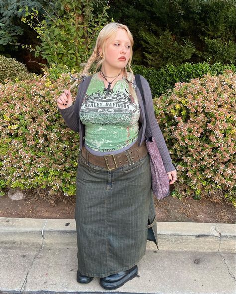 Early 2000s Plus Size Fashion, Thrift Skirt Outfit, Fairy Grunge Aesthetic Outfit Plus Size, Mid Sized Alt Fashion, Plus Size 2000s Outfits, Pretty Outfits Plus Size, 2000s Plus Size Fashion, Plus Size 2000s Fashion, Plus Size Skater Outfit