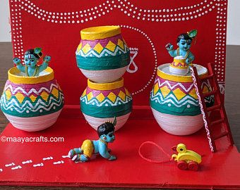 Contemporary Golu dolls through handcrafted by MaayaCraftsShop Diy Golu Dolls, Golu Dolls, Quilling Dolls, Thali Decoration Ideas, Craft From Waste Material, Janmashtami Decoration, Ganapati Decoration, Painted Pots Diy, Diwali Diy