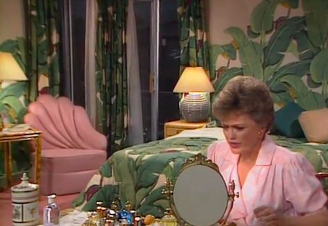 Golden Girls - Blanche's bedroom. S1E18 80s Floral Bedroom, Blanche Devereaux Bedroom, 1980s Home Decor, 1980s Home, Future Mansion, Blanche Devereaux, Troop Beverly Hills, Honey Oak Cabinets, Tv Life