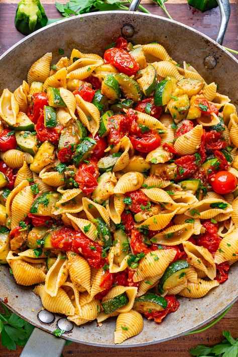 Tomato And Zucchini Pasta, Pasta Zucchini Tomato, Dinner Recipes With Tomatoes, Zucchini Pasta Bake, Garlic Butter Zucchini, Amazing Pasta Recipes, Pasta With Zucchini And Tomatoes, Butter Zucchini, Pasta And Veggies