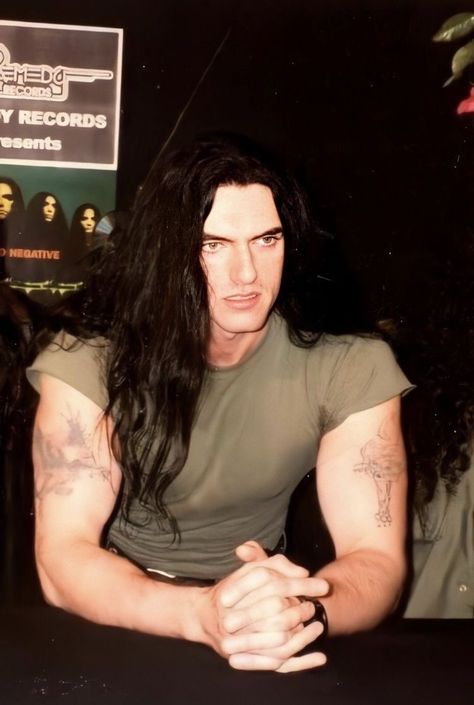 Metalhead Guy, Type 0 Negative, Peter Steele, Joseph Gordon Levitt, Sleep Deprived, Type O Negative, Poses References, Mötley Crüe, Long Hair Styles Men