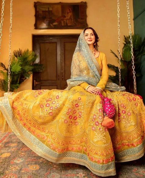 We have always been a fan of a unique color combination outfit and this yellow Anarkali with hints of pink and grey dupatta is winning 😍 Ali Xeeshan Bridal, Anarkali Outfit, Mayoon Bride, Mayon Dresses, Yellow Anarkali, Ali Xeeshan, Trendy Bridesmaids, Outfits Jewelry, Desi Dress