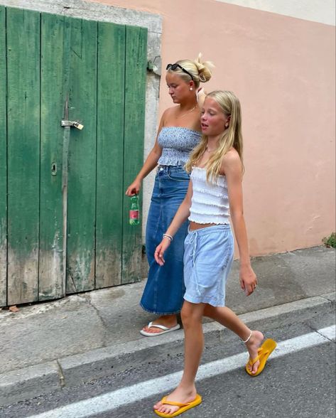 Scandi Summer Outfit, Mama Mia Outfits, Estilo Hippie, Grad Dresses, Basic Outfits, Mom Outfits, Cute Fits, Summer Aesthetic, Fitness Inspo