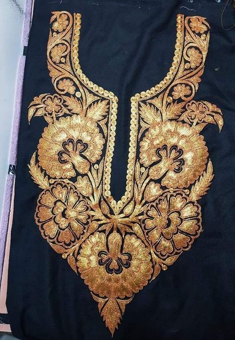 Marori Work, Kashmiri Saree, Bunto Kazmi, Kashmiri Work, Kashmiri Embroidery, Dori Work, Gold Work Embroidery, Velvet Dress Designs, Blouse Casual Fashion