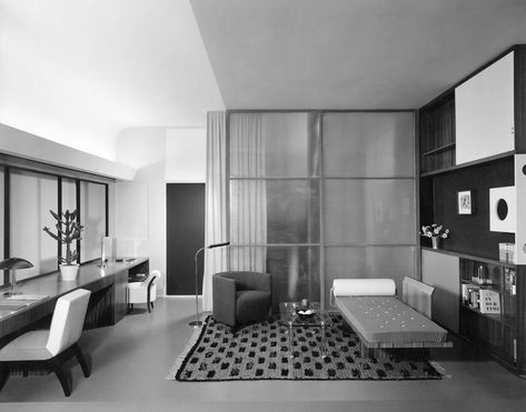 pWilliam Muschenheim designed this Parents Retreat which was shown at the America at Home exhibition at the 1940 New... Black And White Room Ideas, 1930 Interior Design, Modern American Interior, White Room Ideas, 1930s Interior Design, Bauhaus Interior Design, Parents Retreat, Black And White Room, American Interior Design