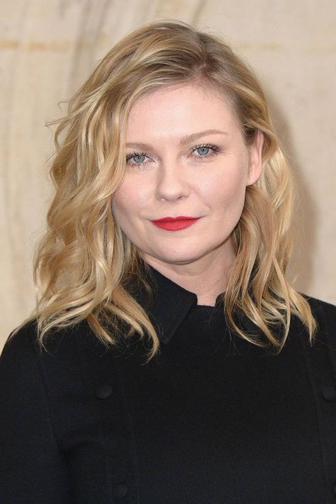 Kirsten Dunst Hair, Celebrity Hair Styles, Kirsten Dunst Style, Kristen Dunst, Best Curly Hairstyles, Shoulder Length Curls, Celebrity Hair, Long Bob Hairstyles, Kirsten Dunst