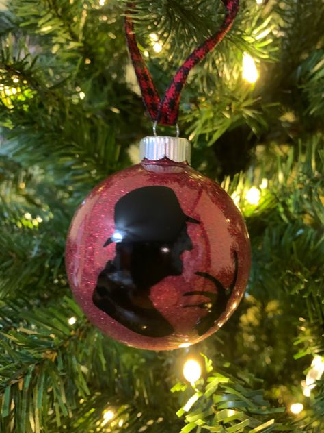 Horror Christmas Ornaments, Horror Ornaments Diy, Horror Christmas Tree, Goth Ornaments, Alt Hippie, Goth Xmas, Movie Decorations, Spooky Embroidery, Scary Tree