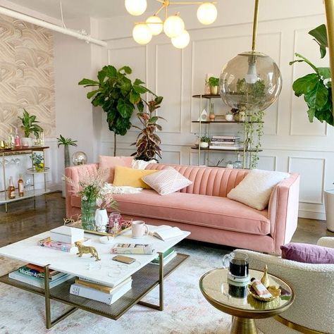 Pink Couches, Pink Couch Living Room, Pink Sofa Living Room, Pink Couch, Deco Studio, Pink Living Room, Inspire Me Home Decor, Boho Living Room, Living Room Inspo