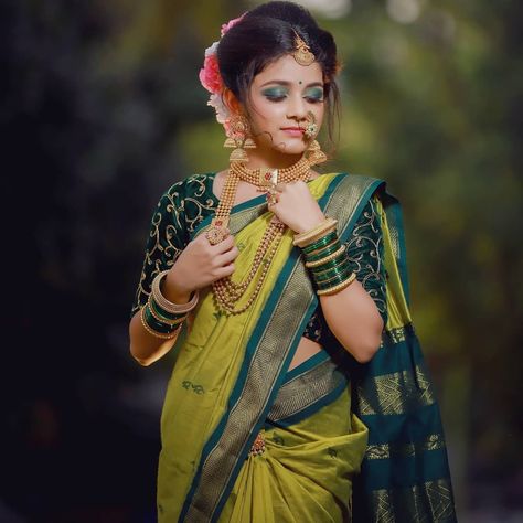 Bride Stills, Pose Bride, Telugu Bride, Saree Ceremony, Single Poses, Indian Bride Poses, Marathi Bride, Indian Bride Photography Poses, Marathi Wedding