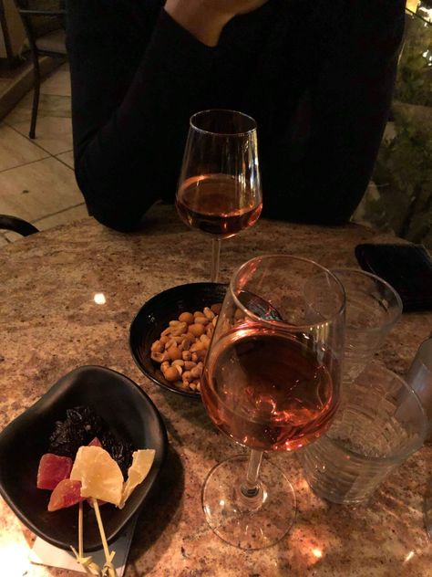 Aperitivo Aesthetic, Wine Date, Wine Pics, Classy Dinner, Wine Photography, Wine Dinner, Alcohol Aesthetic, Wine Night, Cool Instagram Pictures