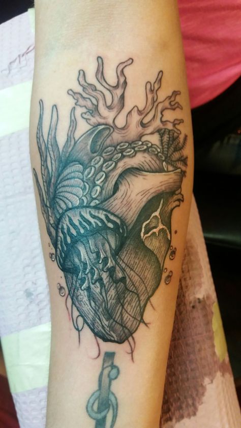 Ocean heart ❤ Ocean Tattoo Cover Up, Marine Life Half Sleeve Tattoo, Ocean Animals Tattoo Sleeve, Ocean Filler Tattoo Ideas, Marine Tatoos, Ocean Heart Tattoo, Ocean Arm Tattoo, Ocean Tattoos Men, Sea Sleeve Tattoo