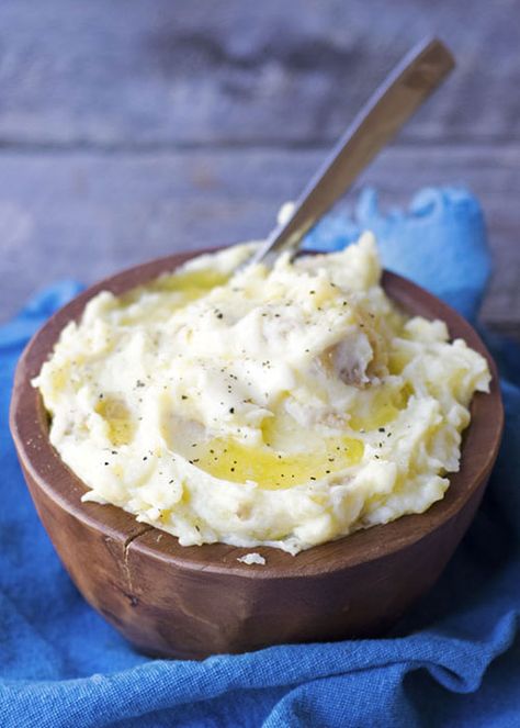 Creamy Mashed Potatoes - 100+ Fall Recipes Salmon Chowder Recipe, Slow Cooker Venison, Pumpkin Pie Protein, Smashed Potatoes Recipe, Pumpkin Pie Ice Cream, Pumpkin French Toast, Pumpkin Pie Smoothie, Fall Appetizers, Pumpkin Pie Bars