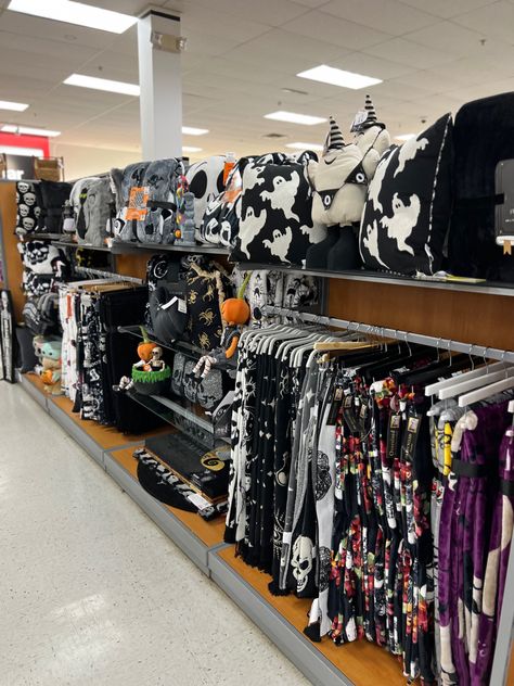 #tjmaxxfinds #tjmaxxhaul #halloween #merchandising #spooky #cozy Tjmaxx Merchandising, Tj Maxx Halloween, Spooky World, Tjmaxx Finds, Merchandising Ideas, Autumn Ideas, Girl Halloween, Work Ideas, Halloween Girl