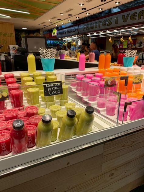 Smoothie Bar Design, Juice Bar Design Ideas, Vitamin Bar, Juice Cafe, Juice Bar Design, Juice Store, Health Bar, Juicy Juice, Smoothie Bar