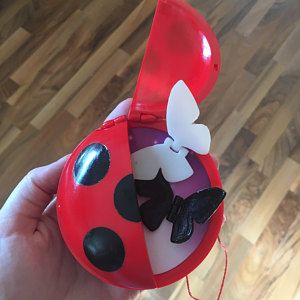 Mermaid Birthday Party Decorations Diy, Ladybug Toys, Miraculous Ladybug Costume, Miraculous Ladybug Toys, Miraculous Ladybug Party, Strawberry Shortcake Cartoon, Figet Toys, Tikki Y Plagg, Mermaid Birthday Party Decorations