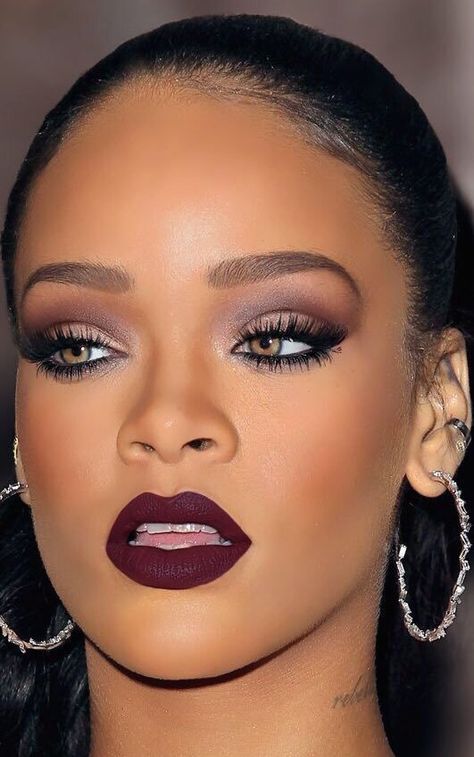 Embedded image Plum Lipstick Makeup, Burgundy Eyeshadow Looks, Plum Makeup, Burgundy Eyeshadow, Plum Eyeshadow, Copper Eyeshadow, Rihanna Makeup, Make Up Gold, Burgundy Lipstick