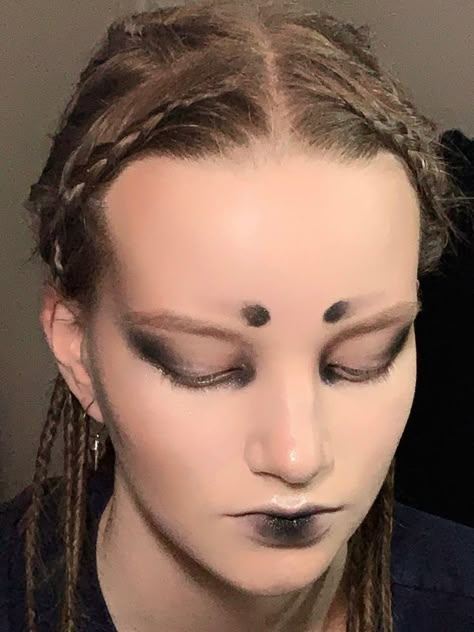 Edgy Makeup Grunge, No Eyebrows Makeup, Swirl Makeup, Cool Eyeliner, Spiritual Witch, Funky Makeup, Maquillage On Fleek, Vampire Bride, Drag Make-up