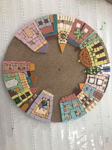 Mosaic Designs Easy, Mosaic Patterns For Beginners, Mosaic Furniture, Mosaic Art Diy, Colorful Mosaic, Mosaic Garden Art, Mosaic Art Projects, Mosaic Stained, Mosaic Tile Art