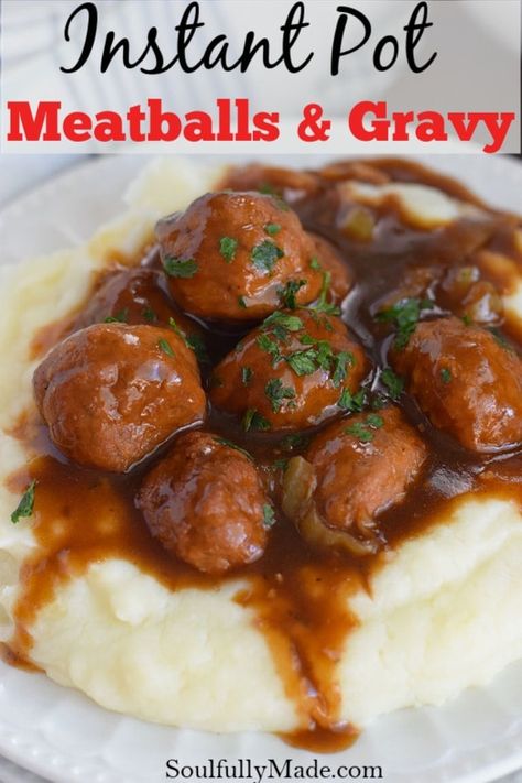 Gravy Meatballs, Garlic Butter Green Beans, Butter Green Beans, Instant Pot Meatballs, Meatballs And Gravy, Cooked Meal, Brown Gravy, Quick And Easy Dinner, Instant Pot Dinner Recipes