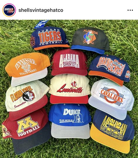 Topi Vintage, Auburn Tigers Football, Custom Fitted Hats, Wolverines Football, University Of Louisville, Duke Blue Devils, Vintage Trucker Hats, College Logo, Blue Devil