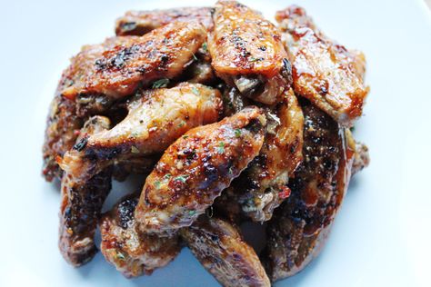 honey garlic Parmesan wings – simply delicious. Game Day Apps, Wing Stop, Parmesan Wings, Garlic Parmesan Wings, Seton Hall University, Quick And Easy Appetizers, Party Appetizer, Buffalo Wings, Perfect Game