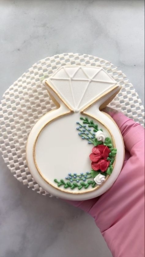 theflourgardener on Instagram: A floral engagement ring cookie for you this morning. There are so many weddings this year… and large ones at that. Couples waited a long… Wedding Ring Decorated Cookies, Engagement Ring Cookies Decorated, Wedding Ring Cookies Decorated, Ring Sugar Cookies, Wedding Ring Cookies, Engagement Ring Cookies, Ring Cookies, Wedding Cookies Decorated, Dress Cookies