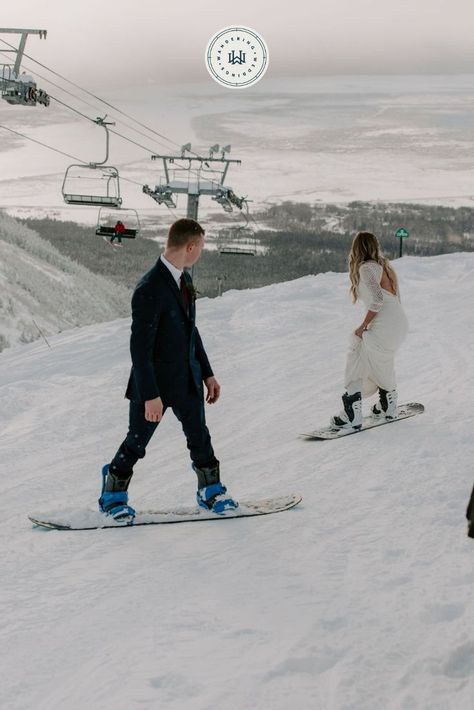 Here is a great micro wedding idea for snowboarders and other outdoor adventurers. A winter elopement in the mountains or at your favorite ski resort is perfect. Photo by The Hitched Hiker Snowboarding Wedding, Snow Elopement, Snowboard Wedding, Ski Resort Wedding, Ski Wedding, Snow Wedding, Wedding Crashers, Cabin Wedding, Winter Elopement