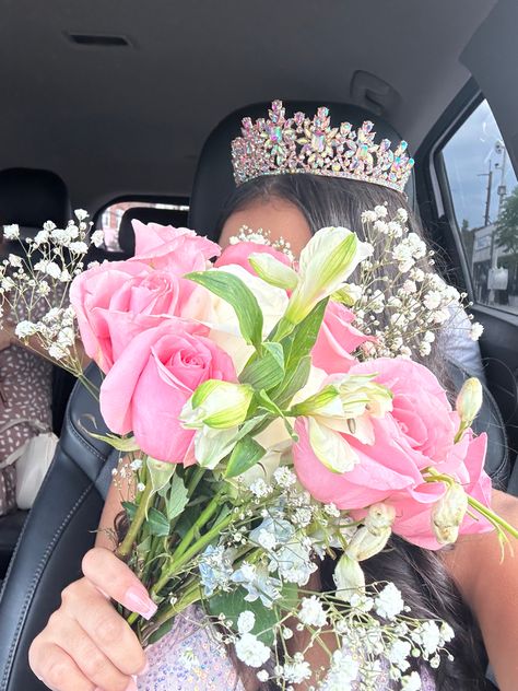 Flowers Crown Sweet 16 Photoshoot Ideas, Sweet 16 Photoshoot, 16 Photoshoot, Sweet 16 Pictures, Pre Shoot, Pink Sweet 16, Sweet 16 Photos, Cute Birthday Pictures, Birthday Inspo