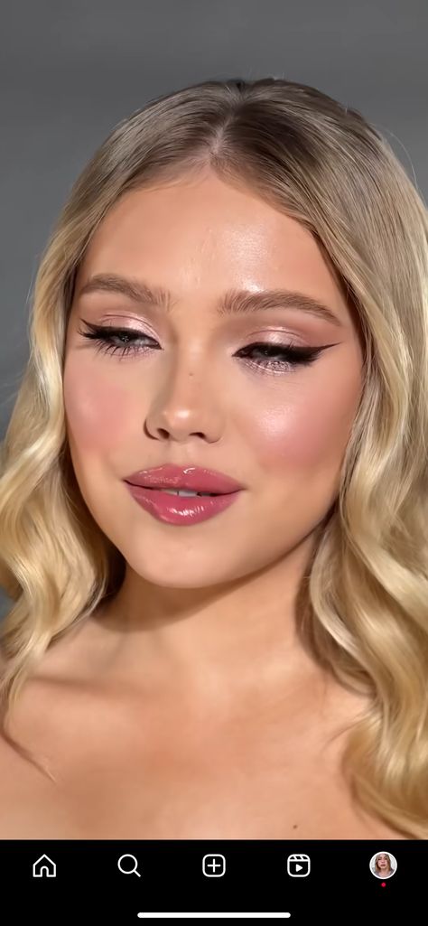 Wedding Makeup Blush Pink, Gold Pink Makeup Look, Pink Make Up Inspiration, Blonde Smokey Eye, Pink Subtle Makeup, Soft Holiday Makeup, Peachy Wedding Makeup, Makeup For A Pink Dress, Sugarplum Fairy Makeup