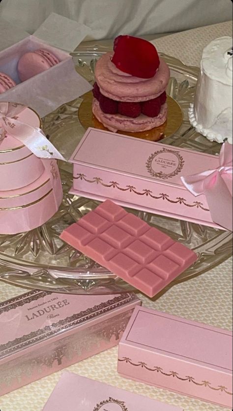 Mina Marlena, Laduree Paris, Pretty Dessert, Pink Chocolate, Pink Foods, Pink Girly Things, Pink Vibes, Everything Pink, Let Them Eat Cake