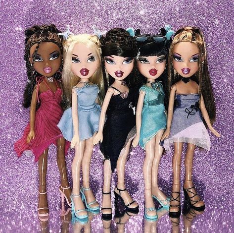 5 Bratz Dolls, Bratz Dollhouse, Las Bratz, Bratz Outfits, 2000s Room, Bratz Fashion, Doll Therapy, Bratz Doll Outfits, Brat Doll