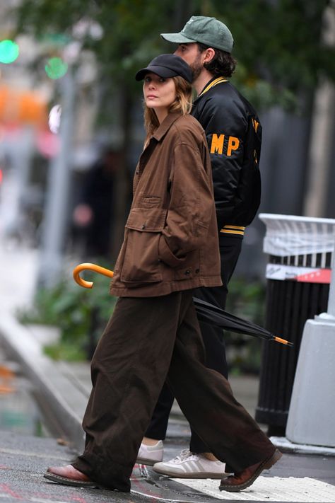 Lizzie And Robbie, Elizabeth Olsen And Robbie, Robbie Arnett, Elizabeth Olsen Style, Celeb Outfits, Normcore Fashion, Nyc Fall, Model Outfit, Casual Outfit Inspiration