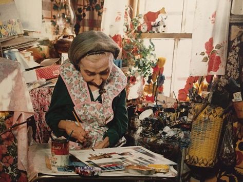 Maud Lewis was a Canadian folk artist who overcame immense physical obstacles to produce joyous, colorful works of art. Maudie Lewis, Maud Lewis, Painted House, Artist In Residence, Canadian Painters, Artist Aesthetic, Art Brut, Canadian Art, National Treasure