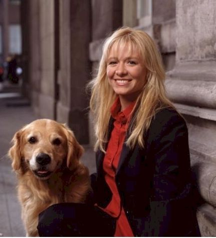 Deanne Bray and her Golden Retriever costar in Sue Thomas FBI Sue Thomas Fbi, Sue Thomas Fbeye, Captain Jack Sparrow Quotes, Jack Hudson, Sue Thomas, Jack Sparrow Quotes, Linda Blair, Cop Show, Cute Galaxy Wallpaper