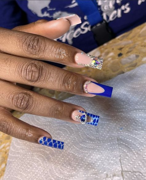 Navy Blue Nail Ideas Short, Royal Blue Nails Short Design, Short Royal Blue Nails With Rhinestones, Royal Blue Birthday Nails Short, Birthday Nails Blue And Gold, Blue Freestyle Nails, Short Blue Nails With Design, Blue Baddie Nails, Blue Acrylic Nails Black Women